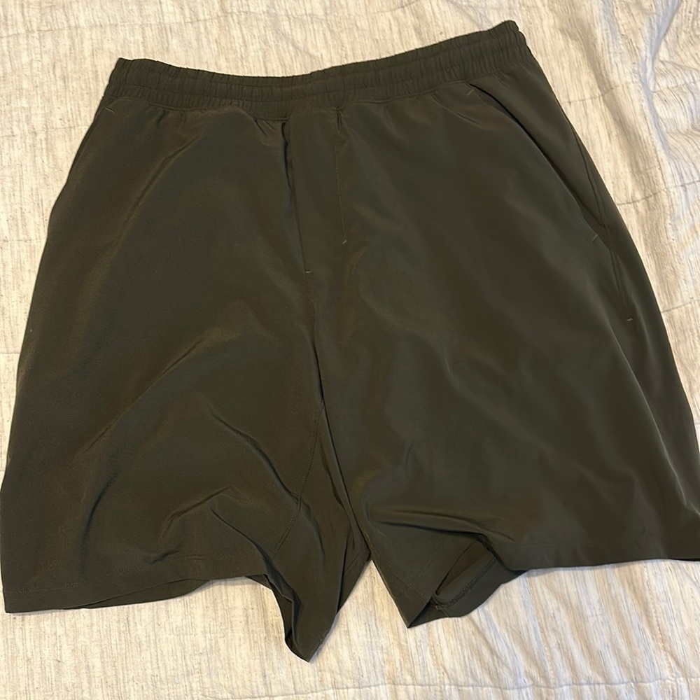 Men’s  Lululemon Lined Pace Breaker Shorts 9” inseam large